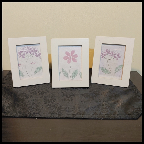 Set of 3 Matching Floral Prints in Table Top Frames - Picture 2 of 4
